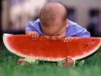 Wassermelonenbaby